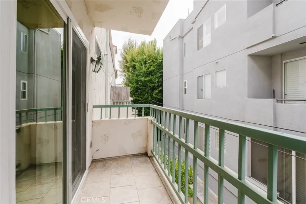 13220 Valleyheart Drive #202 Studio City, CA 91604