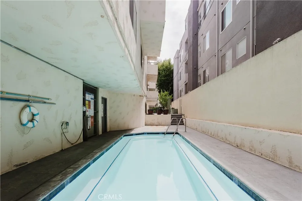 13220 Valleyheart Drive #202 Studio City, CA 91604