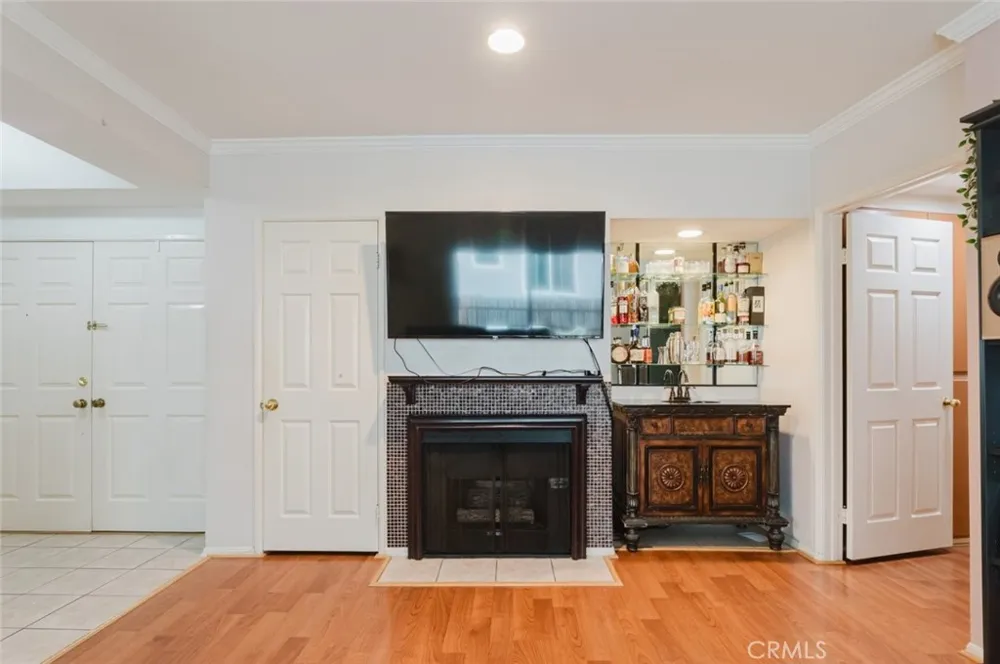 13220 Valleyheart Drive #202 Studio City, CA 91604