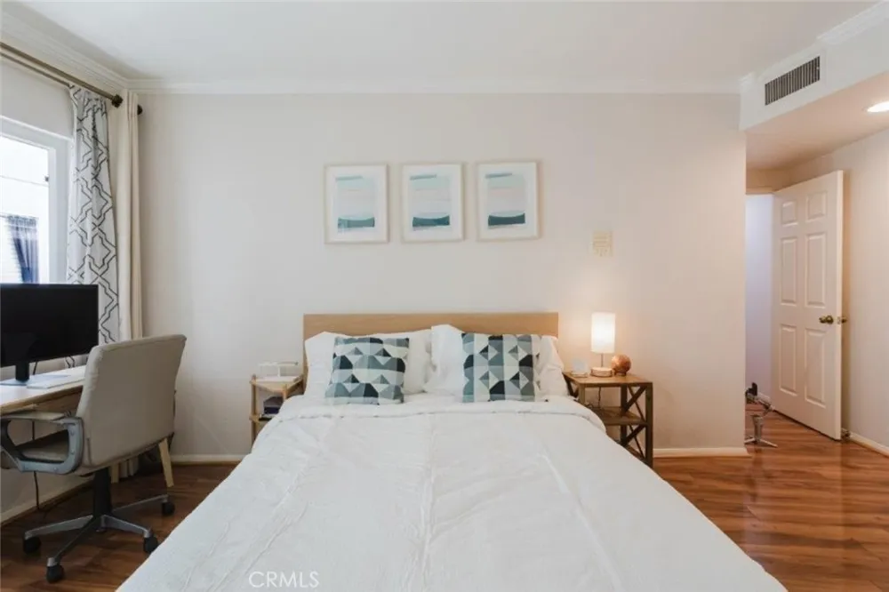 13220 Valleyheart Drive #202 Studio City, CA 91604