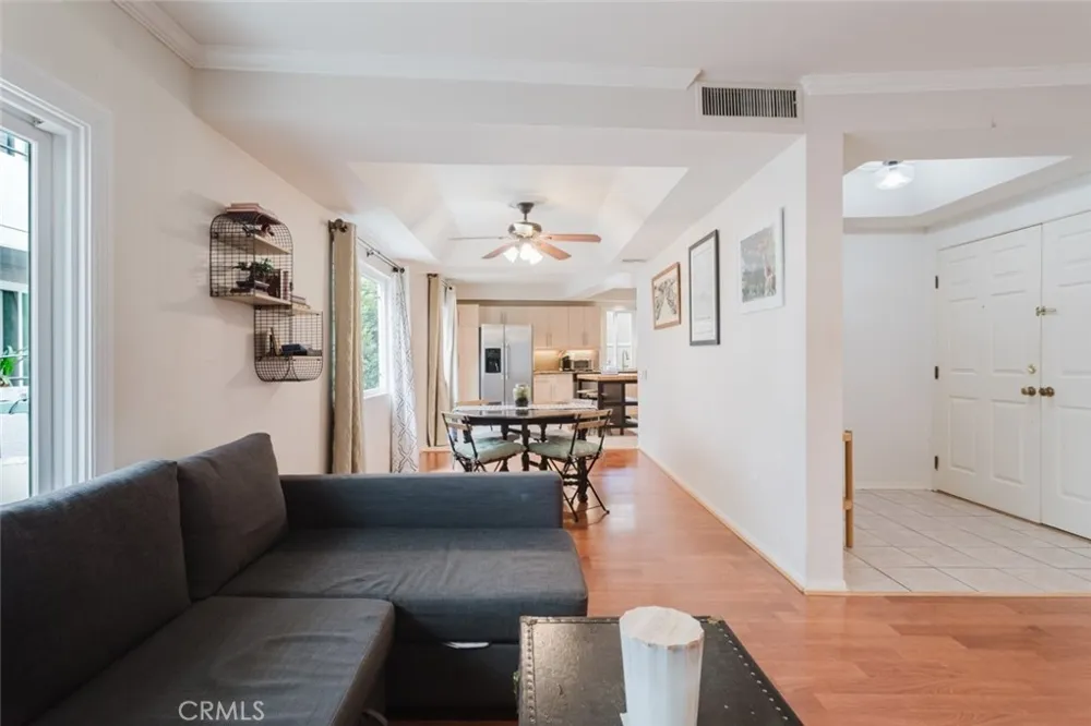 13220 Valleyheart Drive #202 Studio City, CA 91604