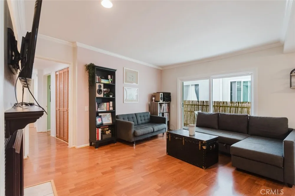 13220 Valleyheart Drive #202 Studio City, CA 91604