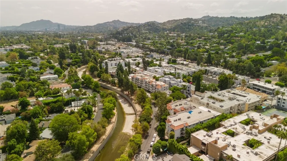 13220 Valleyheart Drive #202 Studio City, CA 91604