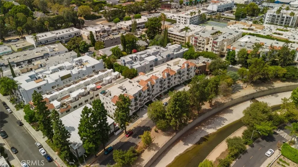 13220 Valleyheart Drive #202 Studio City, CA 91604