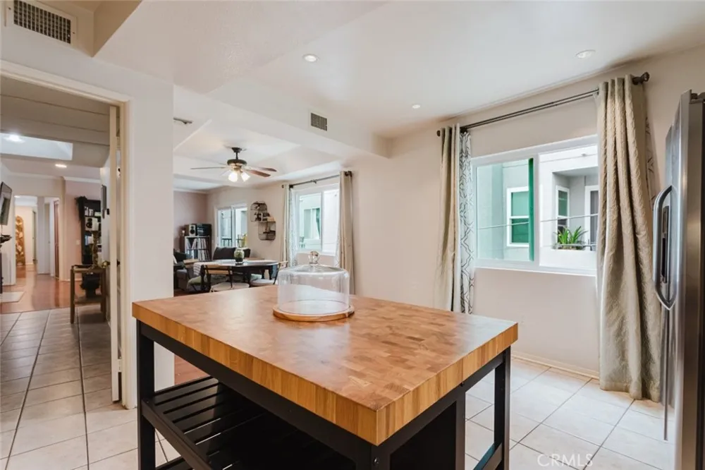 13220 Valleyheart Drive #202 Studio City, CA 91604