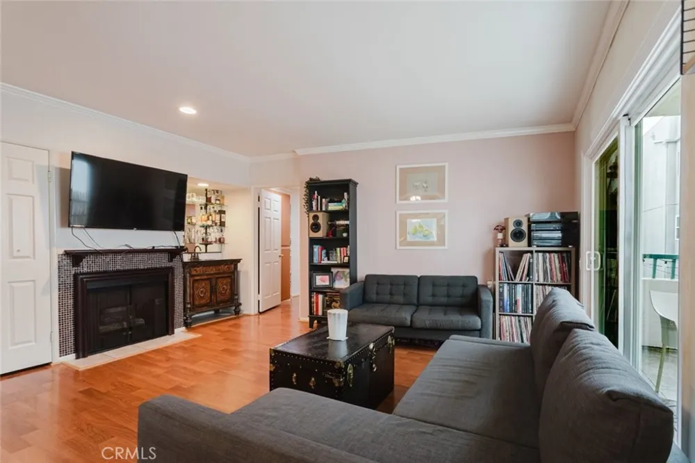13220 Valleyheart Drive #202 Studio City, CA 91604
