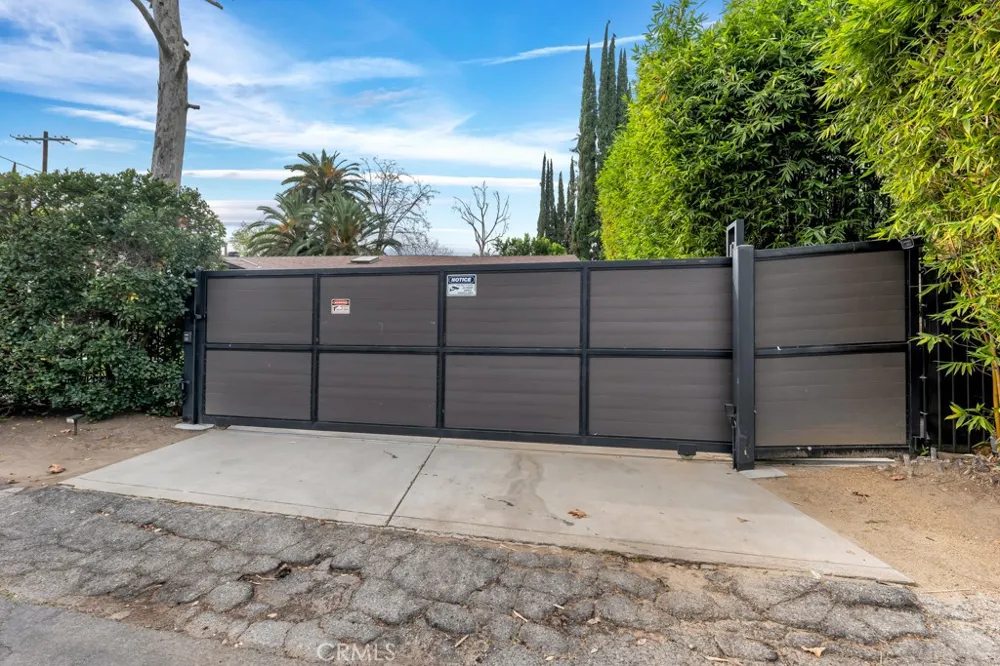 6013 Lubao Avenue Woodland Hills, CA 91367