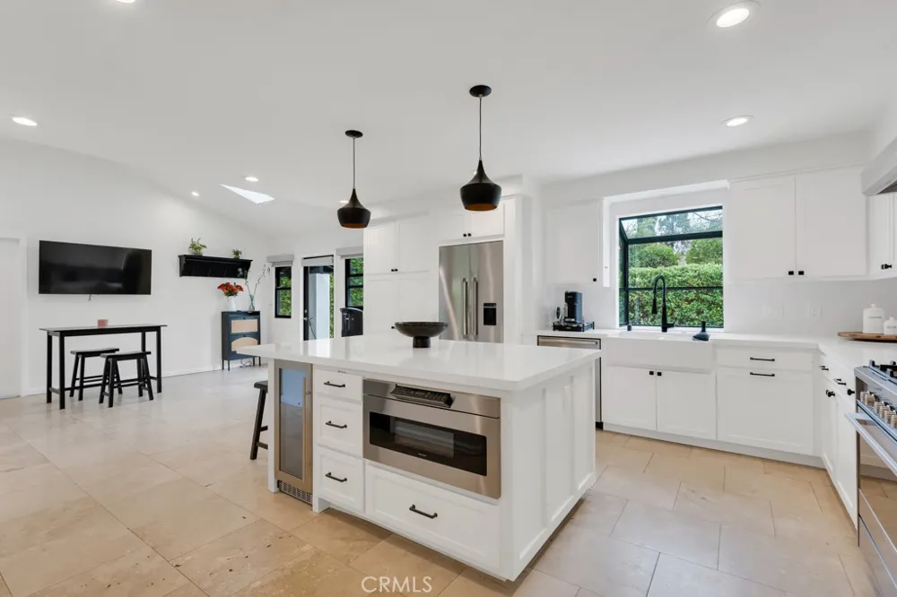 6013 Lubao Avenue Woodland Hills, CA 91367