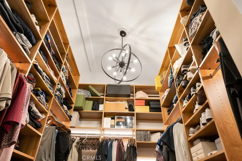 6013 Lubao Avenue Woodland Hills, CA 91367