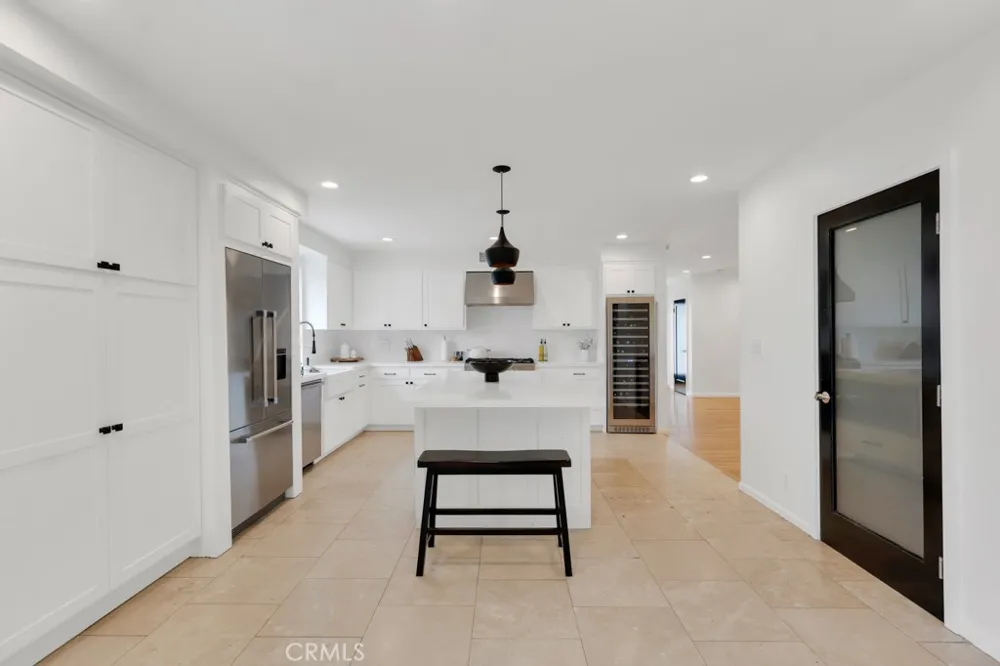 6013 Lubao Avenue Woodland Hills, CA 91367