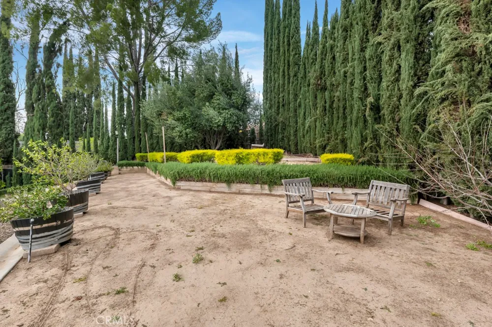 6013 Lubao Avenue Woodland Hills, CA 91367
