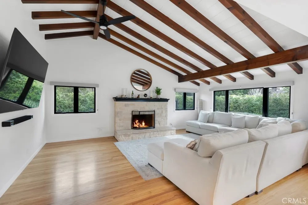 6013 Lubao Avenue Woodland Hills, CA 91367
