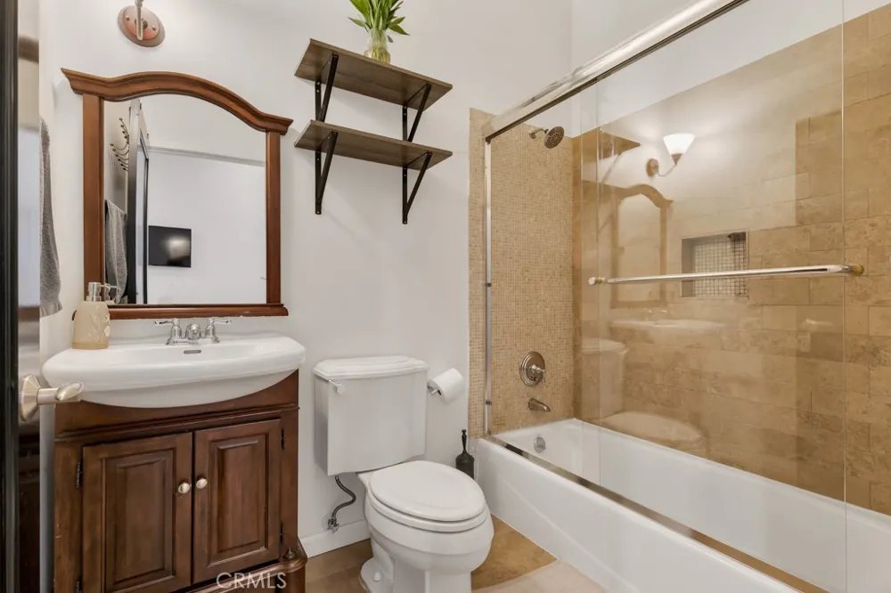 6013 Lubao Avenue Woodland Hills, CA 91367