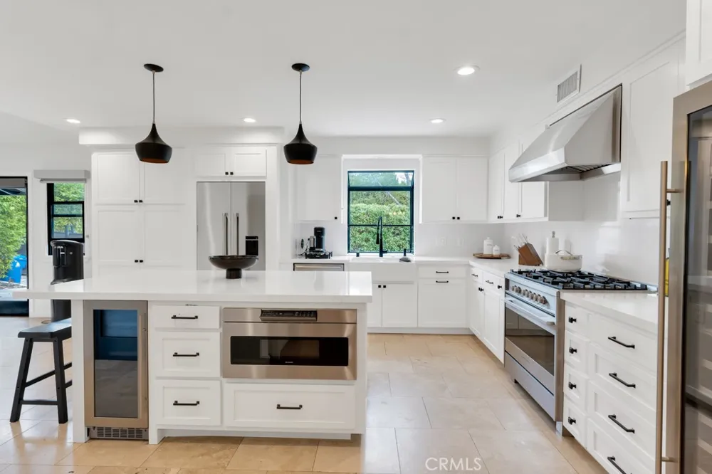6013 Lubao Avenue Woodland Hills, CA 91367