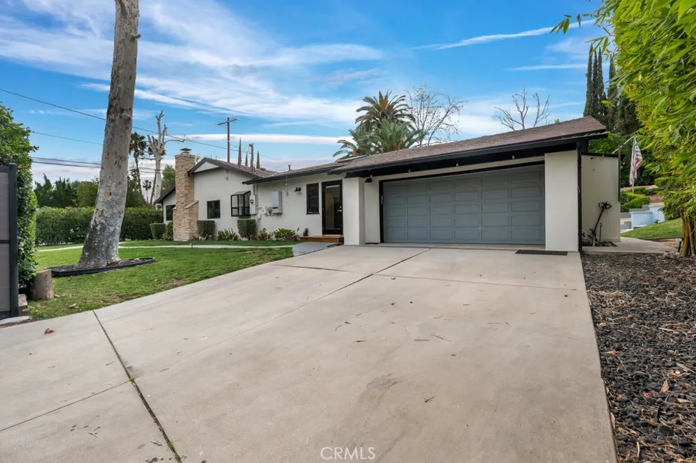 6013 Lubao Avenue Woodland Hills, CA 91367