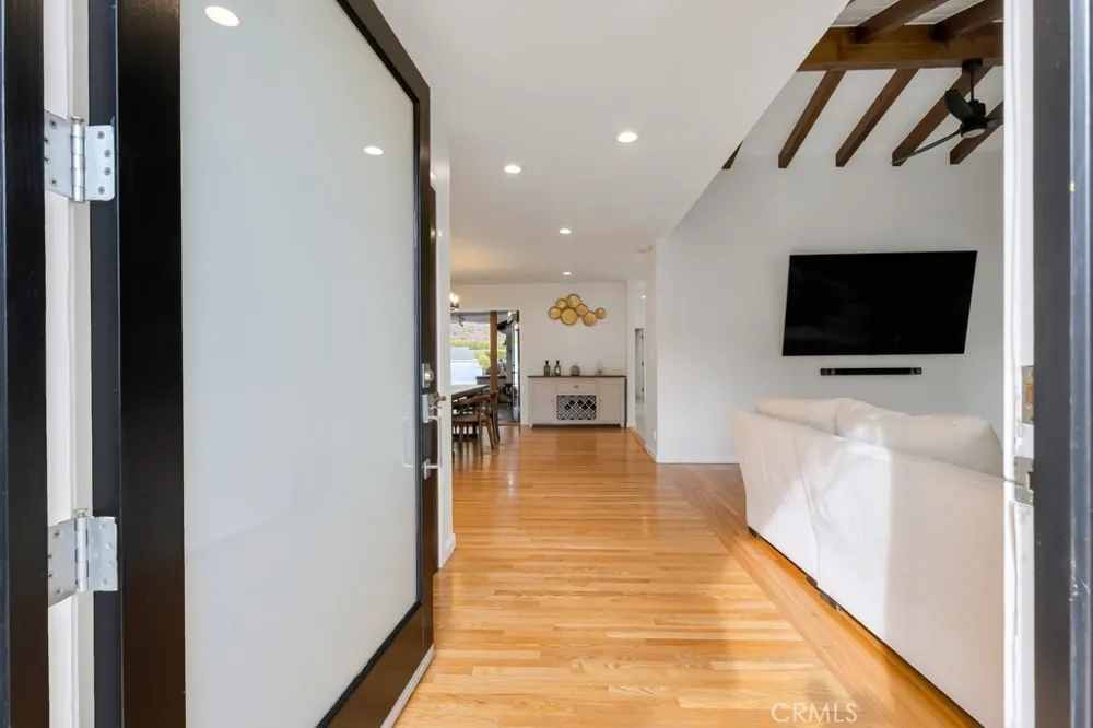 6013 Lubao Avenue Woodland Hills, CA 91367