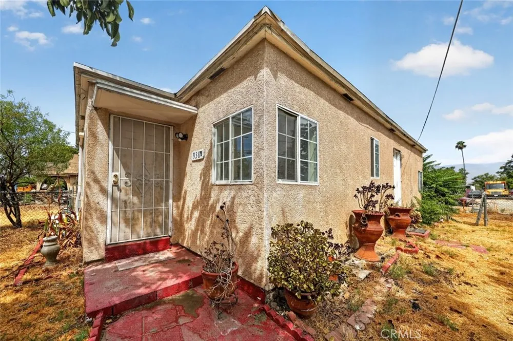 938 E 2nd Street #B San Bernardino, CA 92408