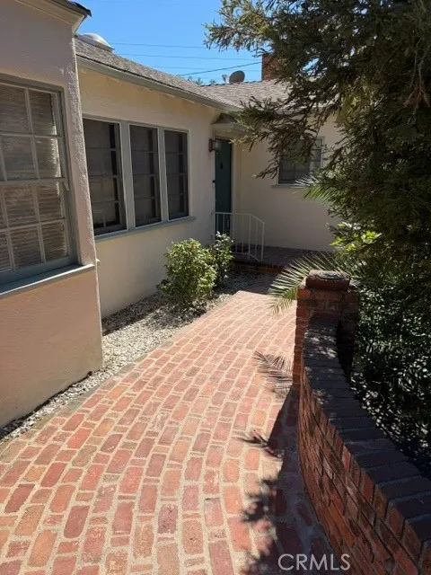 1824 Oakwood Avenue Glendale, CA 91208
