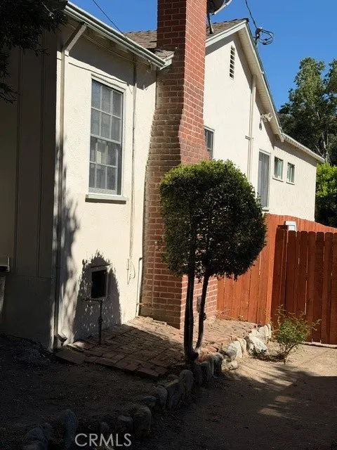 1824 Oakwood Avenue Glendale, CA 91208