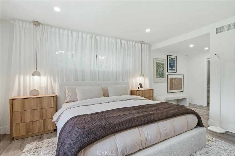 9253 White Oak Avenue Northridge, CA 91325