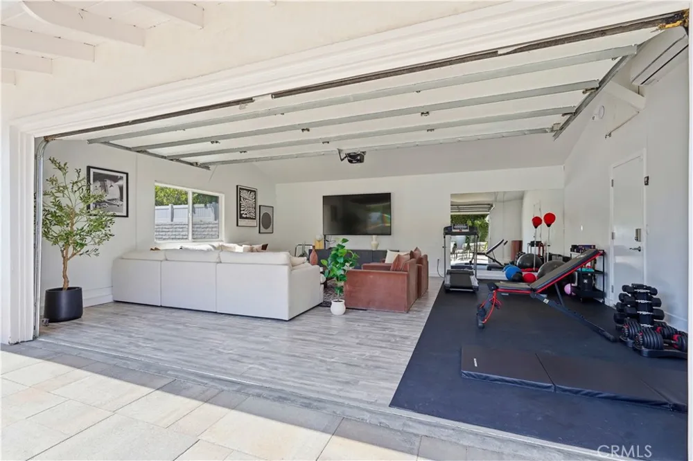 9253 White Oak Avenue Northridge, CA 91325