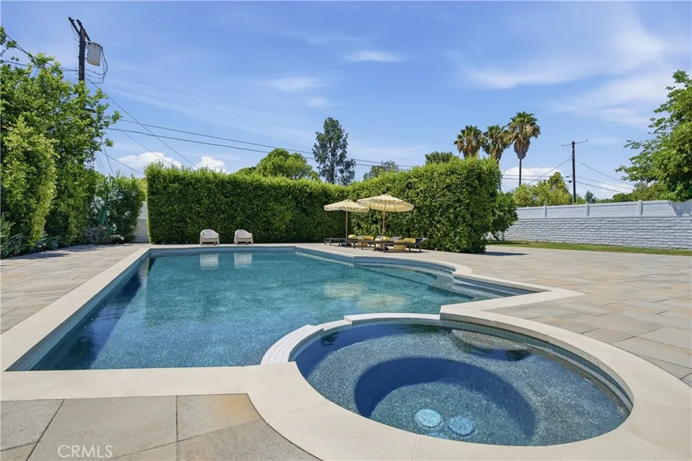 9253 White Oak Avenue Northridge, CA 91325
