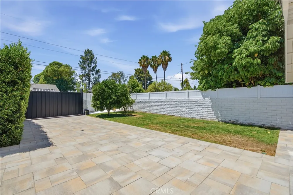 9253 White Oak Avenue Northridge, CA 91325
