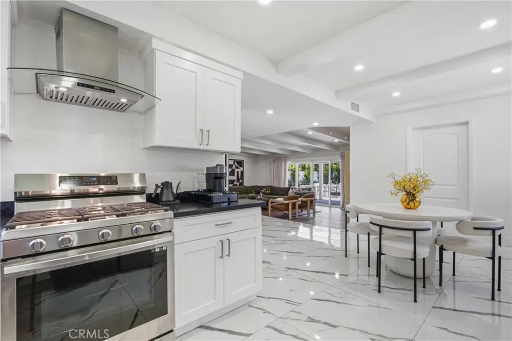 9253 White Oak Avenue Northridge, CA 91325