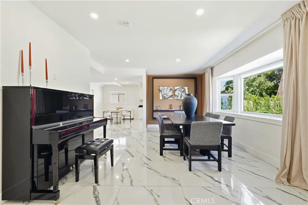 9253 White Oak Avenue Northridge, CA 91325