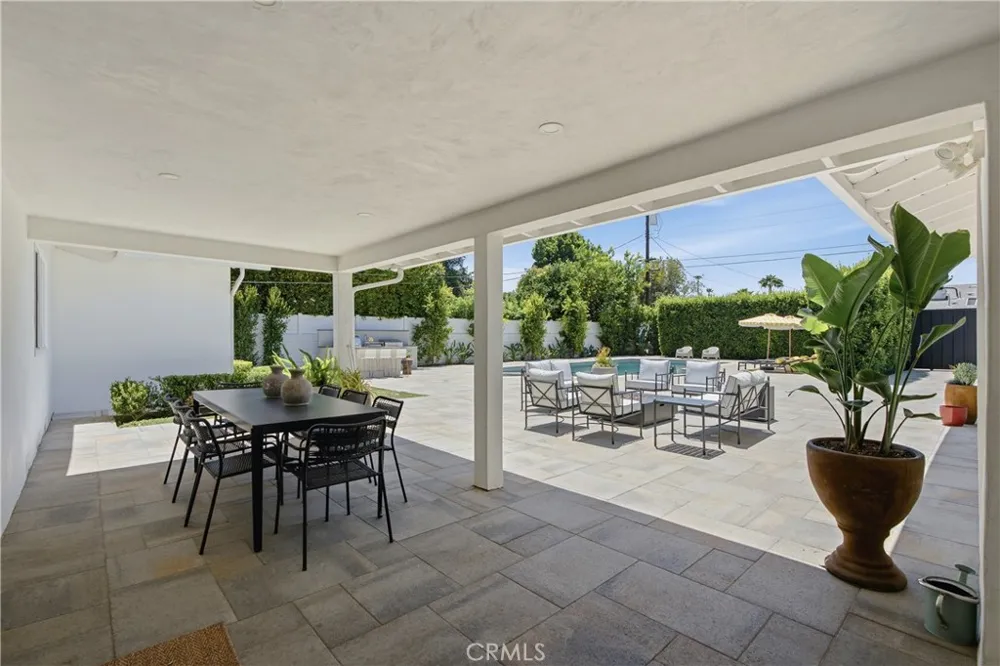 9253 White Oak Avenue Northridge, CA 91325
