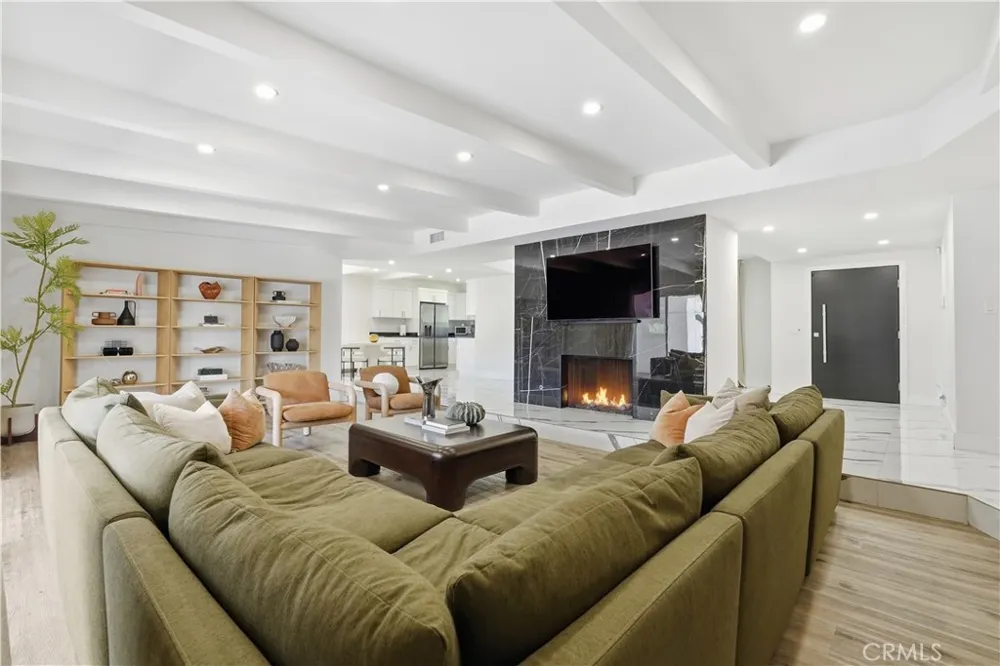 9253 White Oak Avenue Northridge, CA 91325