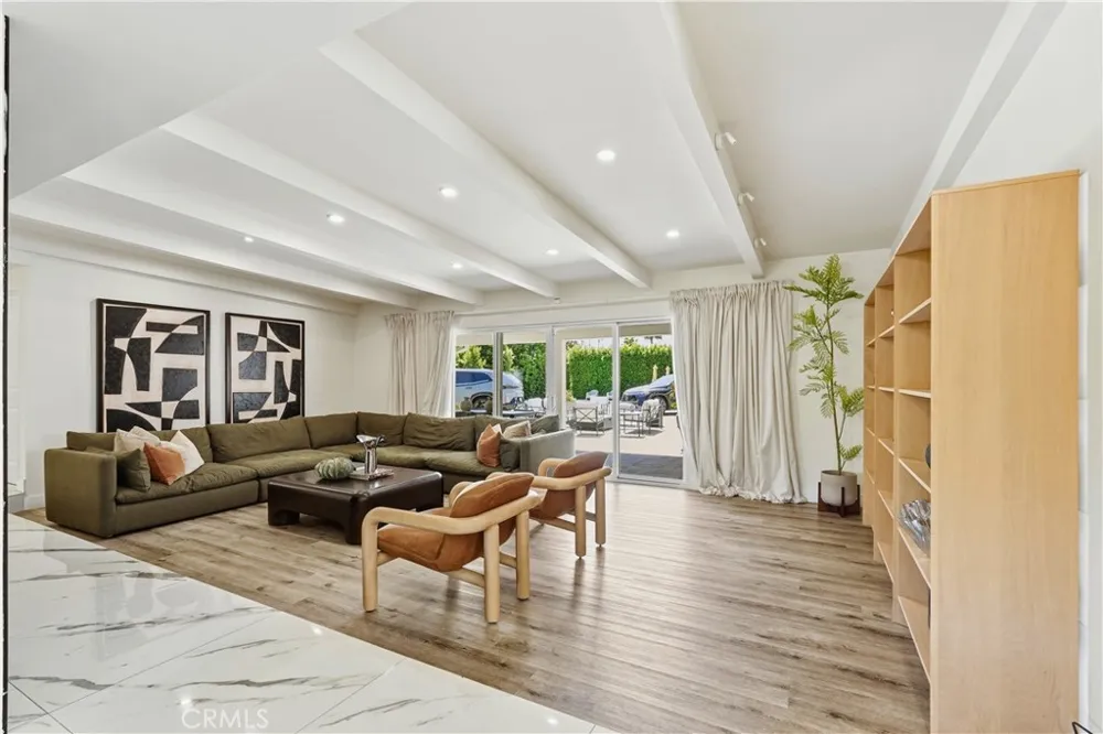9253 White Oak Avenue Northridge, CA 91325