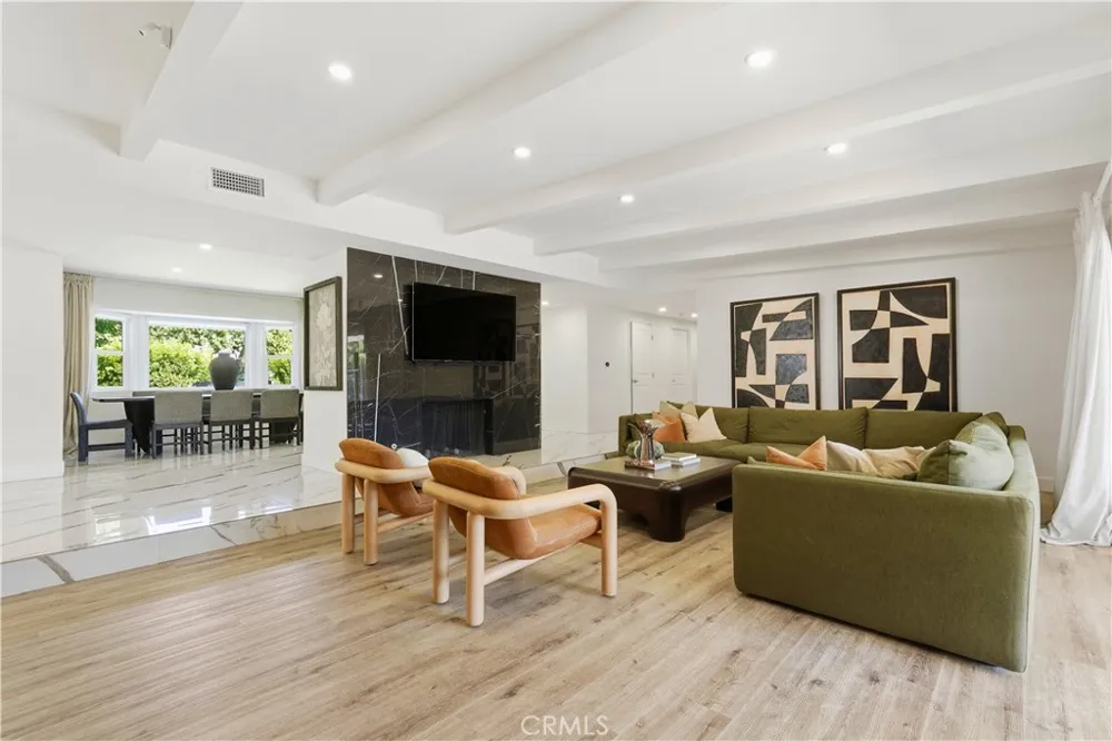 9253 White Oak Avenue Northridge, CA 91325