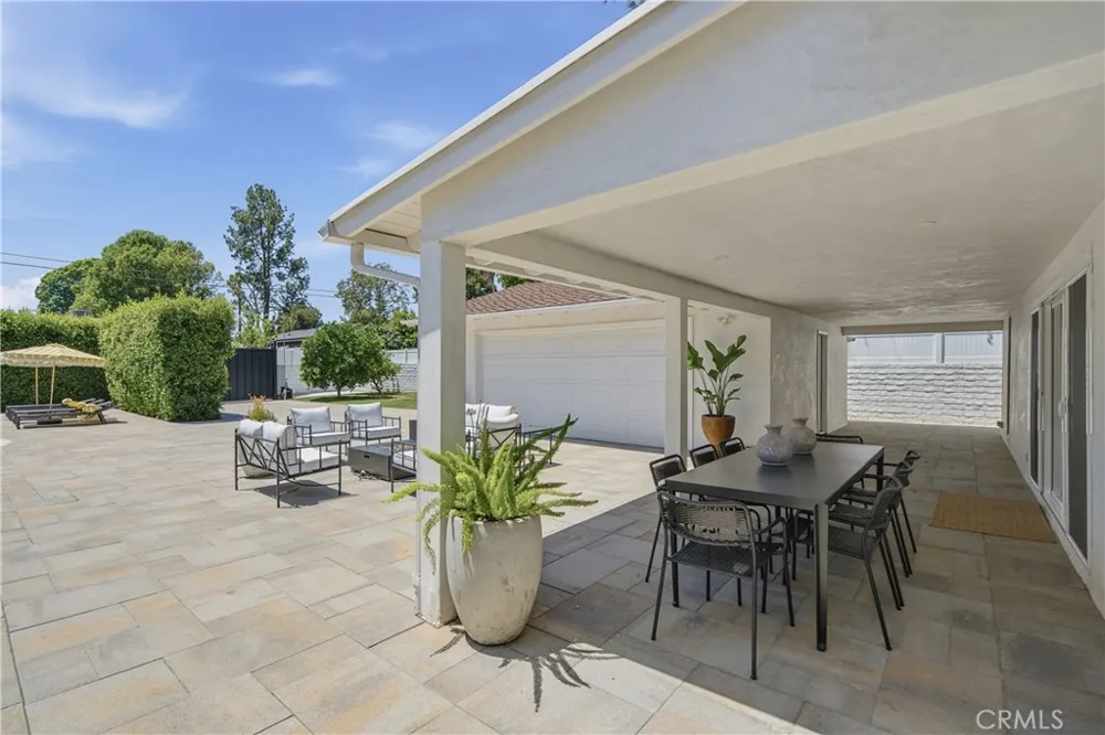 9253 White Oak Avenue Northridge, CA 91325