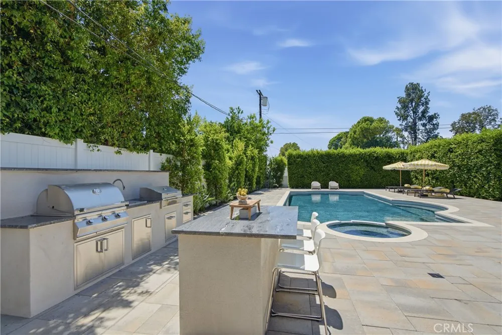 9253 White Oak Avenue Northridge, CA 91325