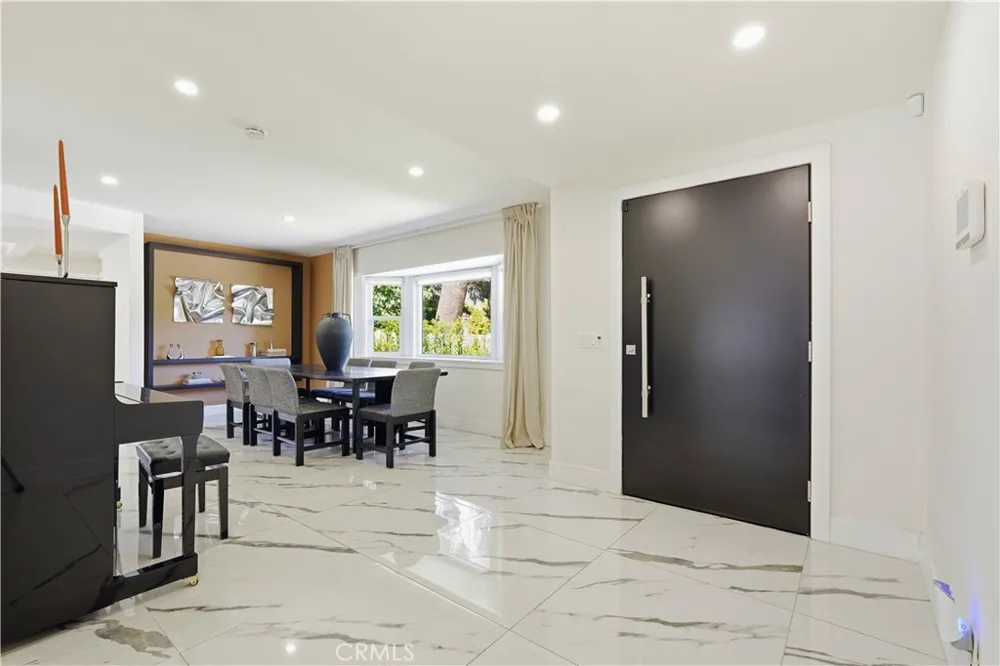 9253 White Oak Avenue Northridge, CA 91325