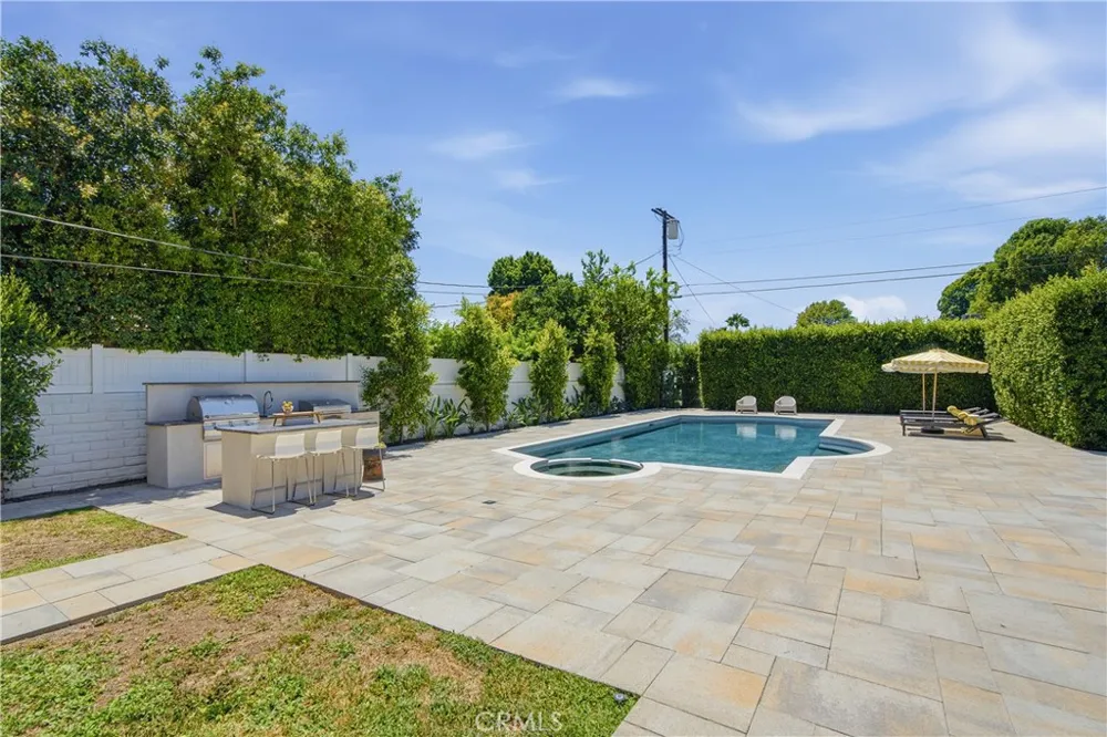 9253 White Oak Avenue Northridge, CA 91325