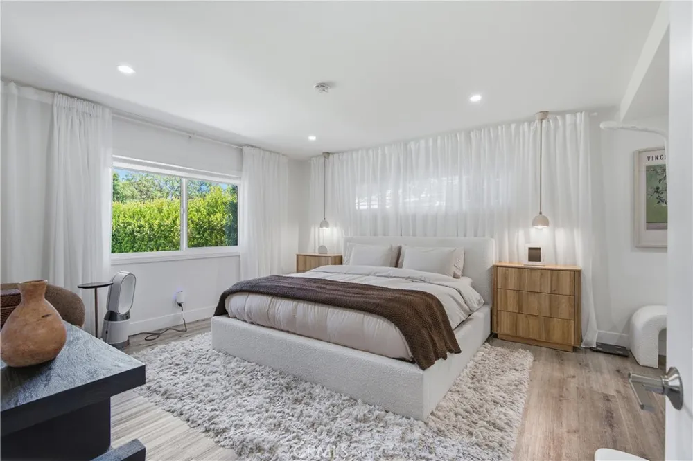 9253 White Oak Avenue Northridge, CA 91325
