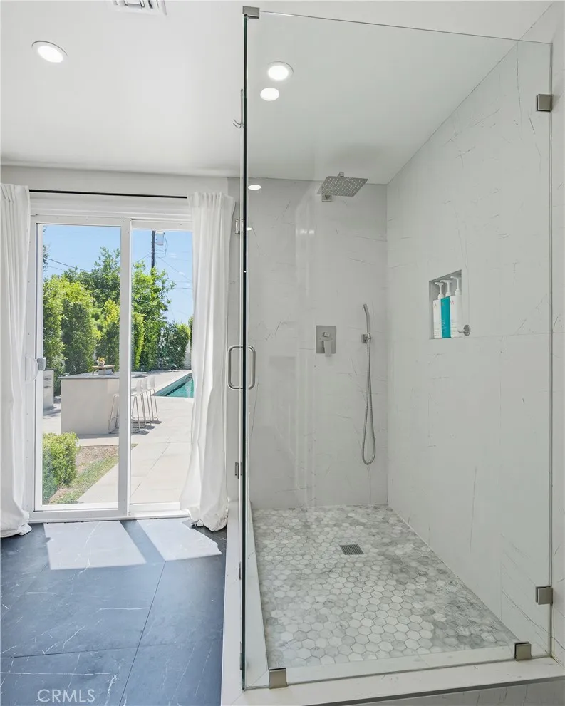 9253 White Oak Avenue Northridge, CA 91325