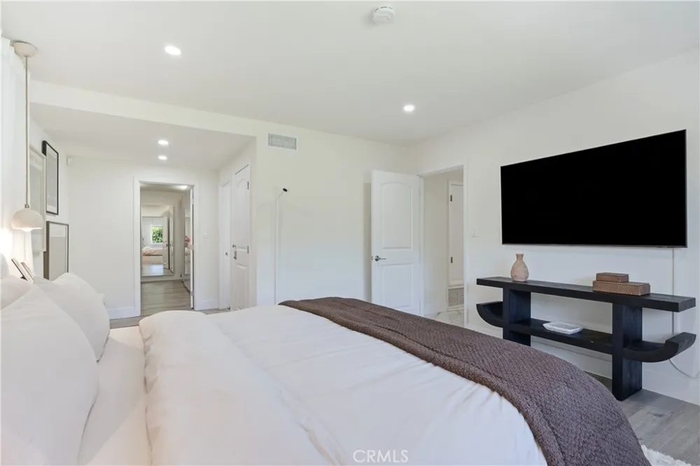 9253 White Oak Avenue Northridge, CA 91325