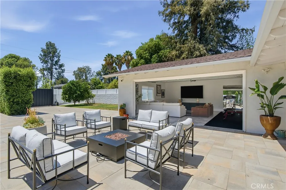 9253 White Oak Avenue Northridge, CA 91325