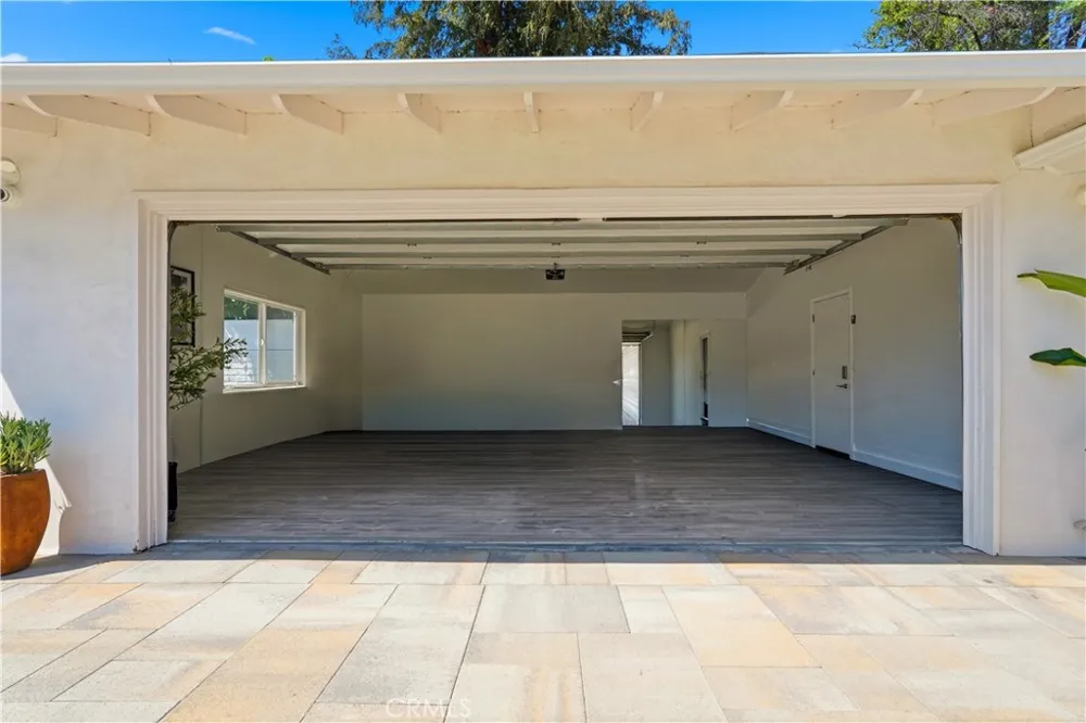 9253 White Oak Avenue Northridge, CA 91325