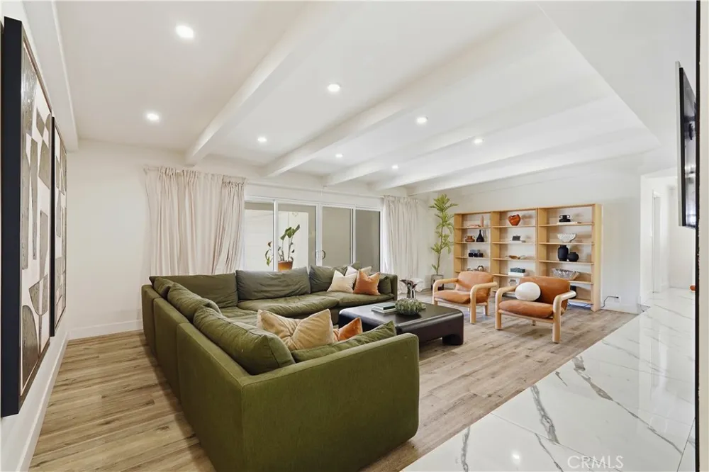 9253 White Oak Avenue Northridge, CA 91325