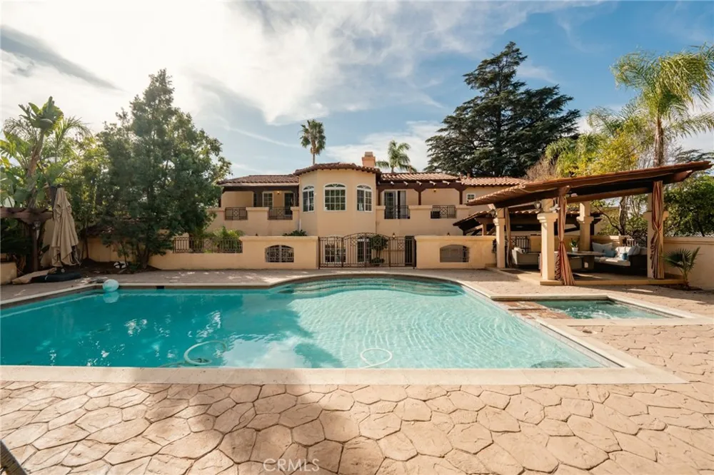 828 S Sunset Canyon Burbank, CA 91501