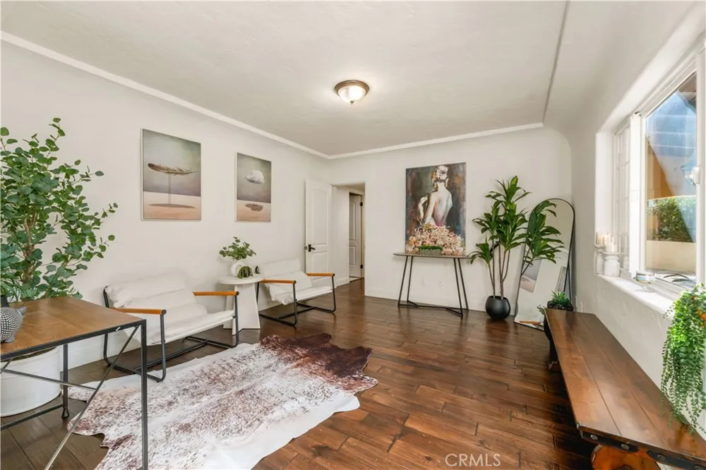 828 S Sunset Canyon Burbank, CA 91501