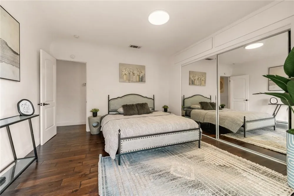 828 S Sunset Canyon Burbank, CA 91501