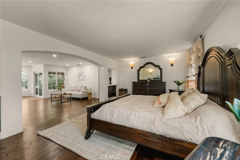 828 S Sunset Canyon Burbank, CA 91501
