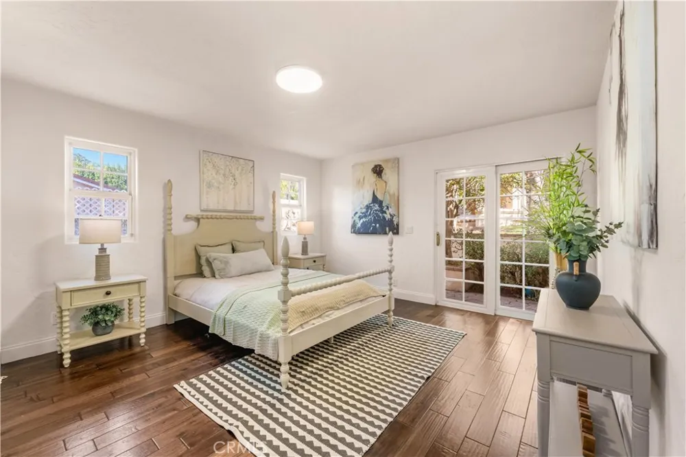 828 S Sunset Canyon Burbank, CA 91501