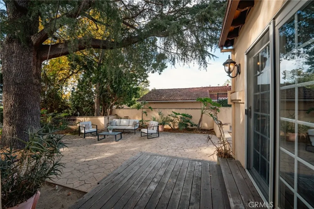 828 S Sunset Canyon Burbank, CA 91501