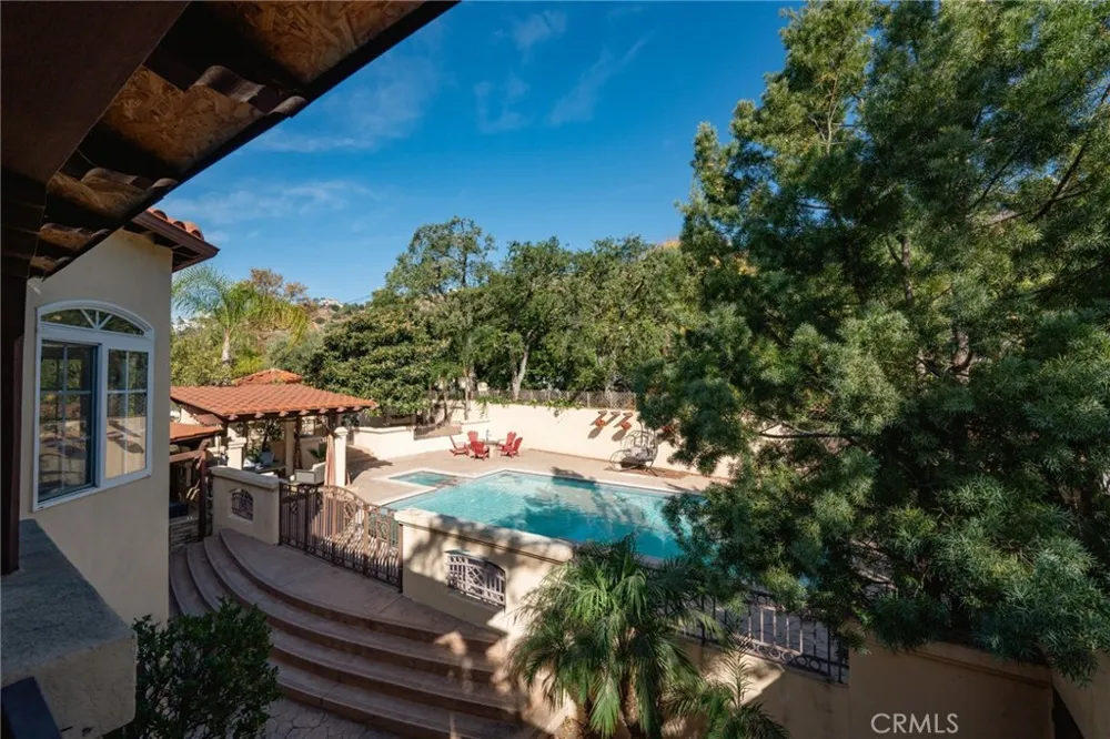 828 S Sunset Canyon Burbank, CA 91501